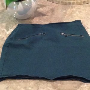 GREEN MINI SKIRT WITH ZIPPERED POCKETS